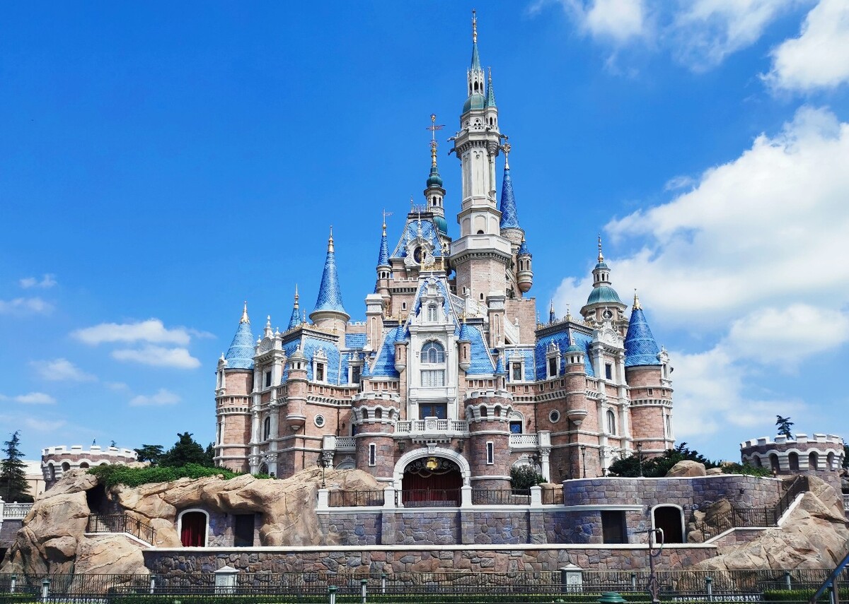 Shanghai Disneyland castle